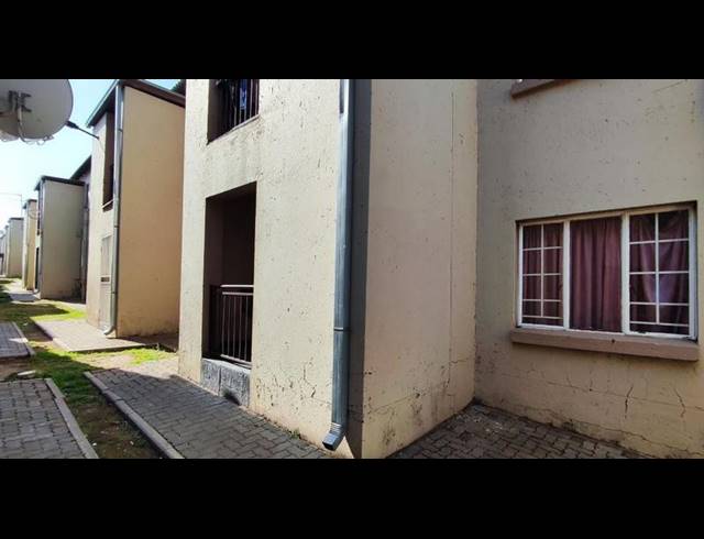 3 BEDROOM TOWNHOUSE FOR SALE IN ELSPARK EXT 4